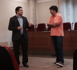 Luiz Alexandre (esq) apresenta Cassio Politi