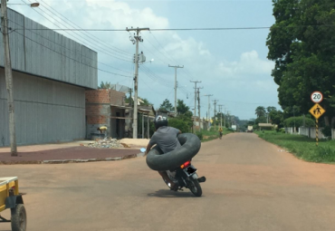 Motociclista com airbag acionado: Mais segurança ao pilotar (Foto Dayan Saldanha)