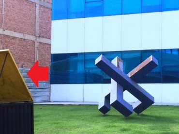 A 'Azul' está no gramado, na frente da Seduc, na rua Padre Chiquinho