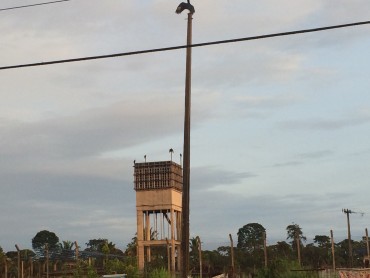 Enquabto o presídio feminino não sai, os urubus secam as penas