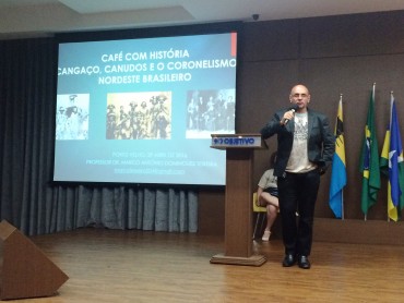 Professor Marco Teixeira (de quem tenho a honra de ter sido aluno) mostrou que o Brasil continua o mesmo