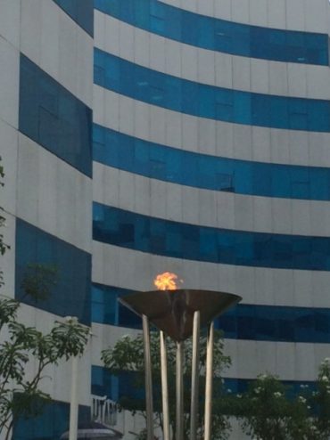 Pira simbólica da Semana da Pátria acesa em frente ao CPA. Pelo menos esta tradição está sendo mantida em Rondônia